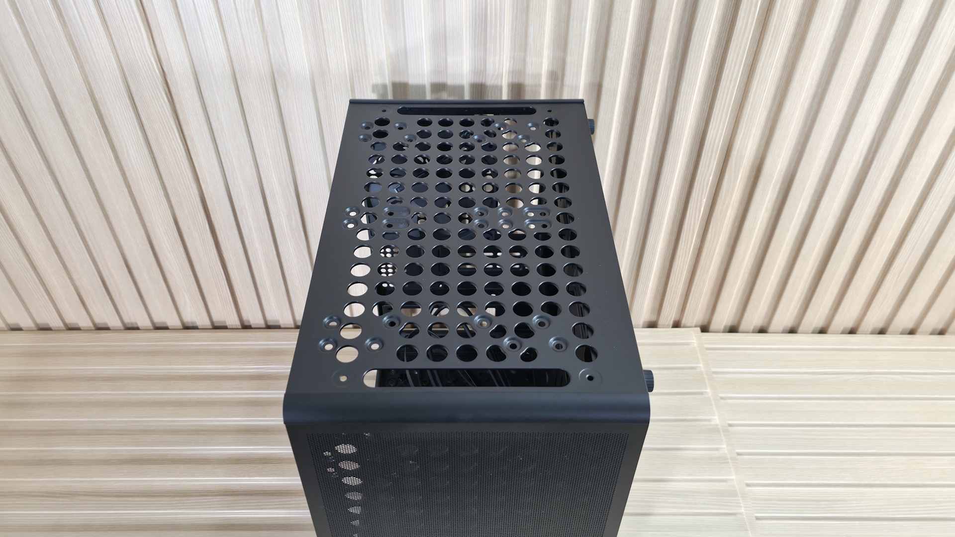Cooler Master Q300L V3 - Case outside
