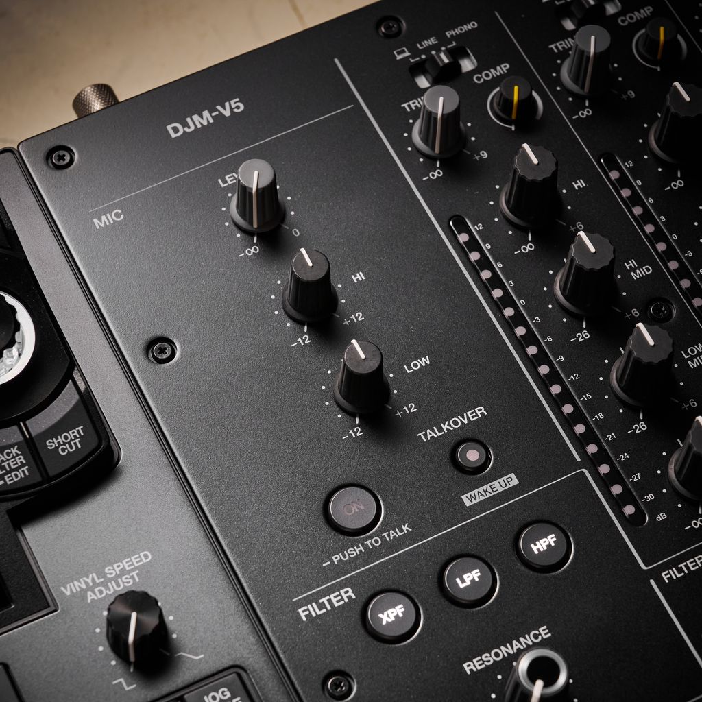 AlphaTheta DJM-V5