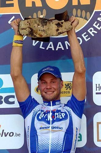 Tom Boonen (Quick.Step) lifts the trophy