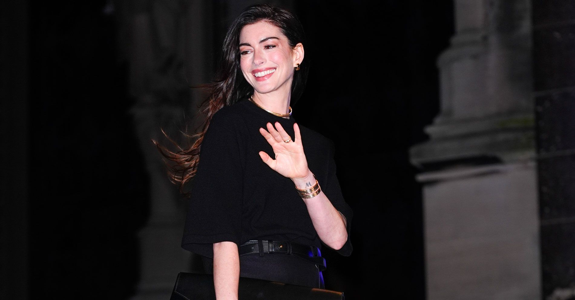 Anne Hathaway's Uncommon Shoe Color Gives Basic Jeans Main-Character Energy