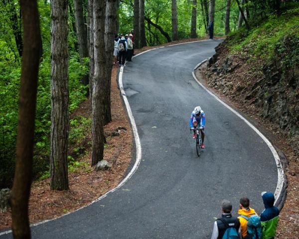 A lone Androni rider on the attack in stage 15