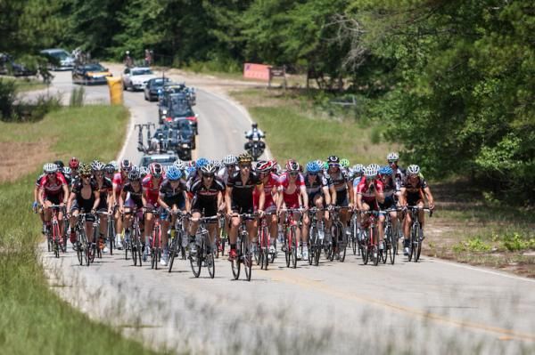 The pace picks up as the riders who formed the break come to the front