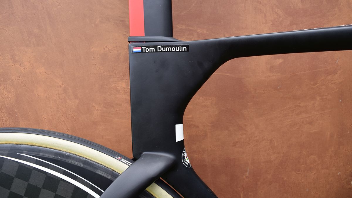 The frame is constructed from Giant's proprietry carbon fiber and resin composite