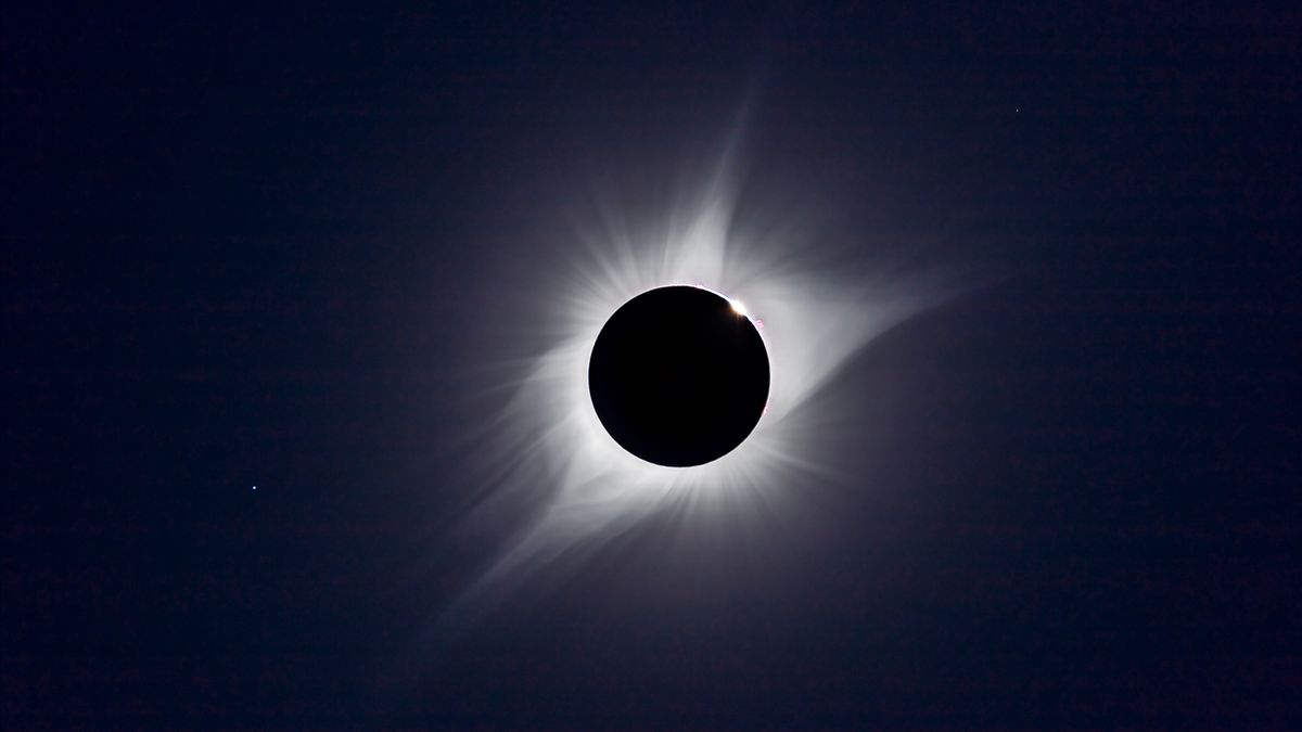 Weird things that happen during a solar eclipse MtWGc8sVRHhR8jjGtbpTBN-1200-80