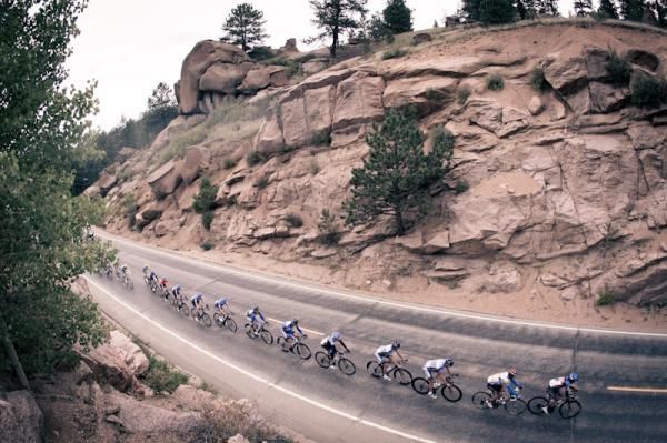 The peloton stretches out as the teams of the sprinters work to bring back the break.