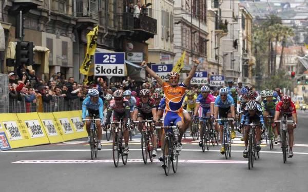 Freire was on fire in 2007 winning four races before Milan-San Remo. He took that form into the first Classic of the season, beating Allan Davis and Tom Boonen in the sprint