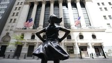 Fearless Girl sculpture by Kristen Visbalthe in front of New York Stock Exchange