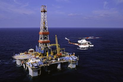 oil rig in gulf of mexico