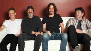 Soundgarden posing for a photograph on a sofa i 2012