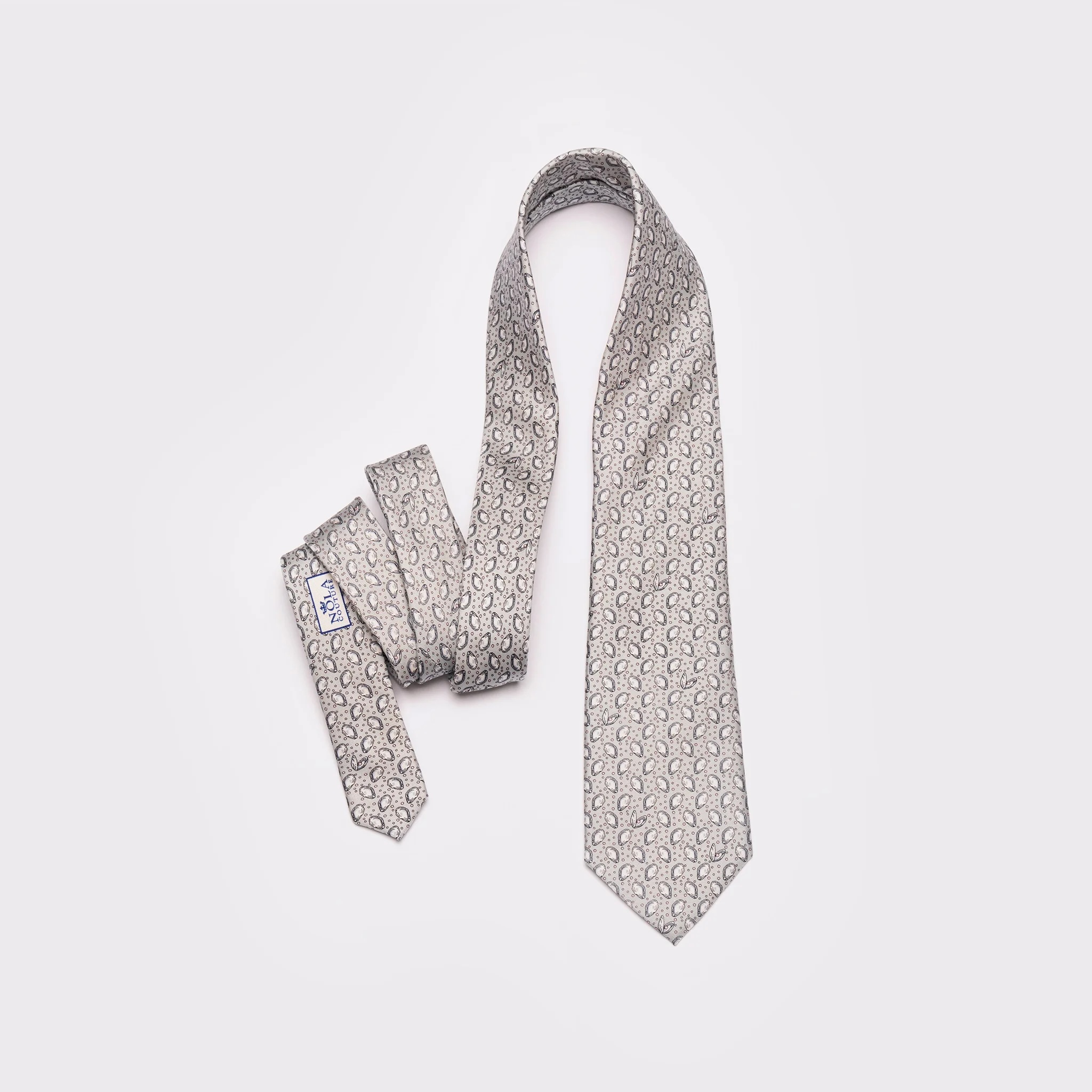 R Finds tie