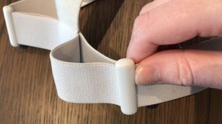 The headstrap of the Oculus Quest 2 being adjusted