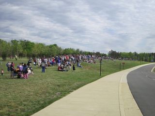 Eager Crowds await the flyover of Discovery at the Udvar-Hazy Center