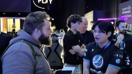 Jacob Fox talking to pro CS2 player yxngstxr.