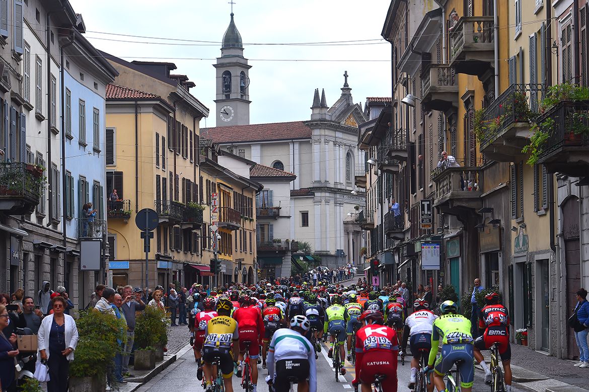 The peloton heads out of Como