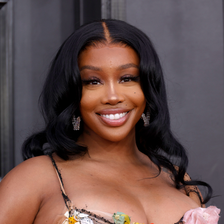 Sza smiling and posing.