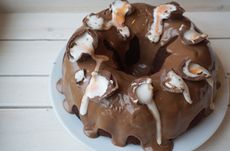 Creme Egg bundt cake