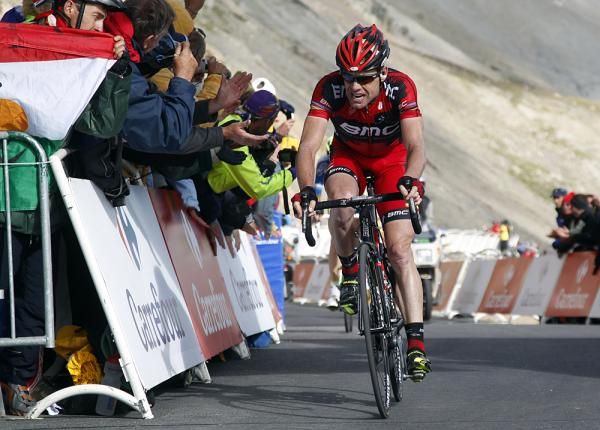 Cadel Evans (BMC) had to do a hard chase.
