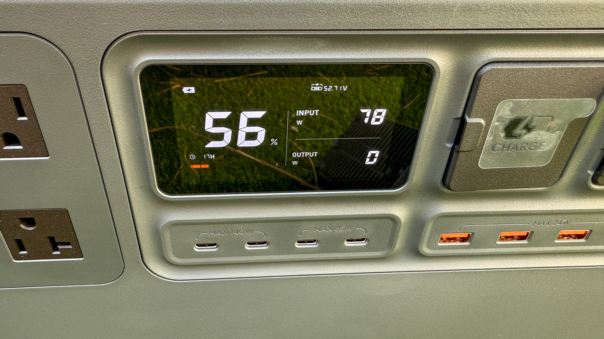 DJI Power 2000 - display with solar input
