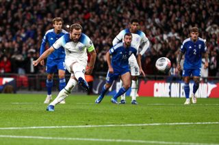 Harry Kane of England scores from the penalty spot during the UEFA European Championship Qualifying Group C match between England and Italy at Wembley Stadium, London on Tuesday 17th October 2023. (Photo: Tom West | MI News) Credit: MI News & Sport /Alamy Live News
