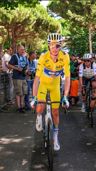 Romain Bardet finally gets his day in yellow