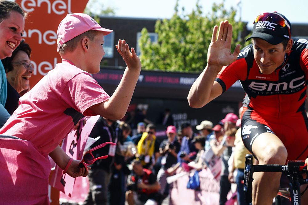 High 5s all around at the Giro d'Italia