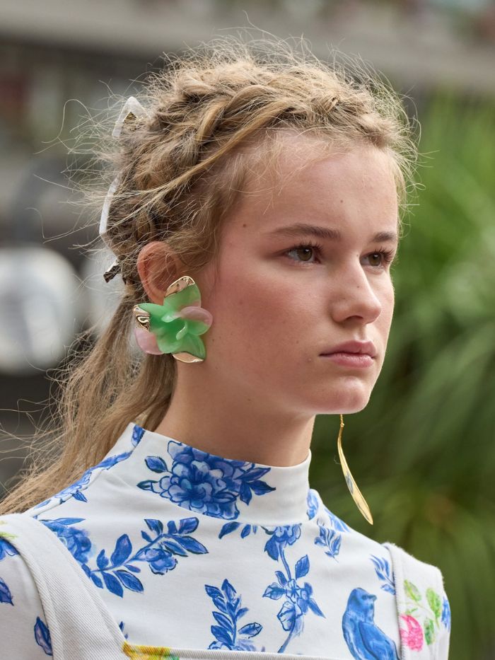 A model walking the runway at the Susan Fang S/S 28 show