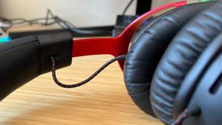 Close up on headband adjustment notches for HyperX Cloud 3 Wireless