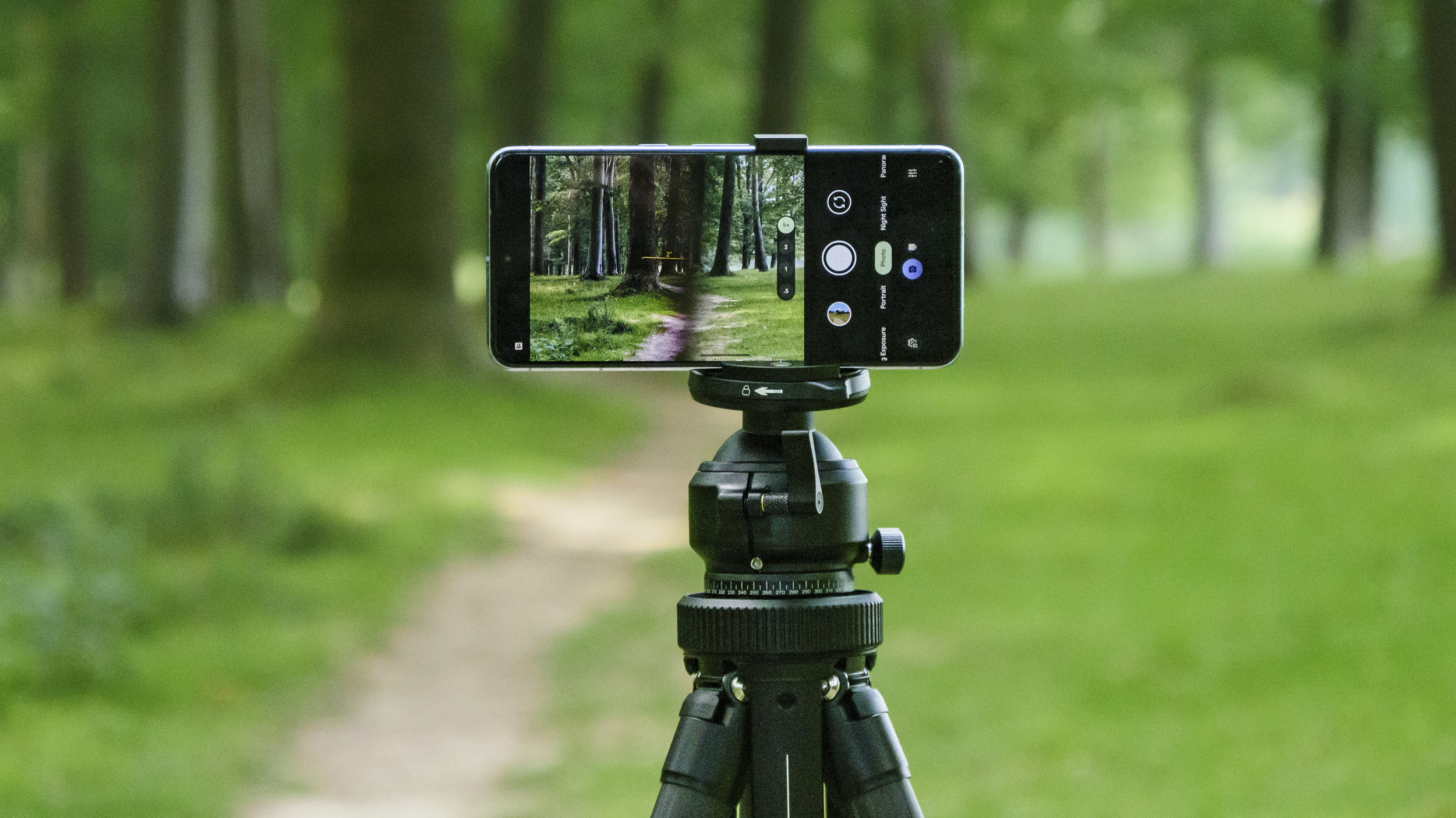 Heipi 3-in-1 Travel Tripod W28S with phone attached