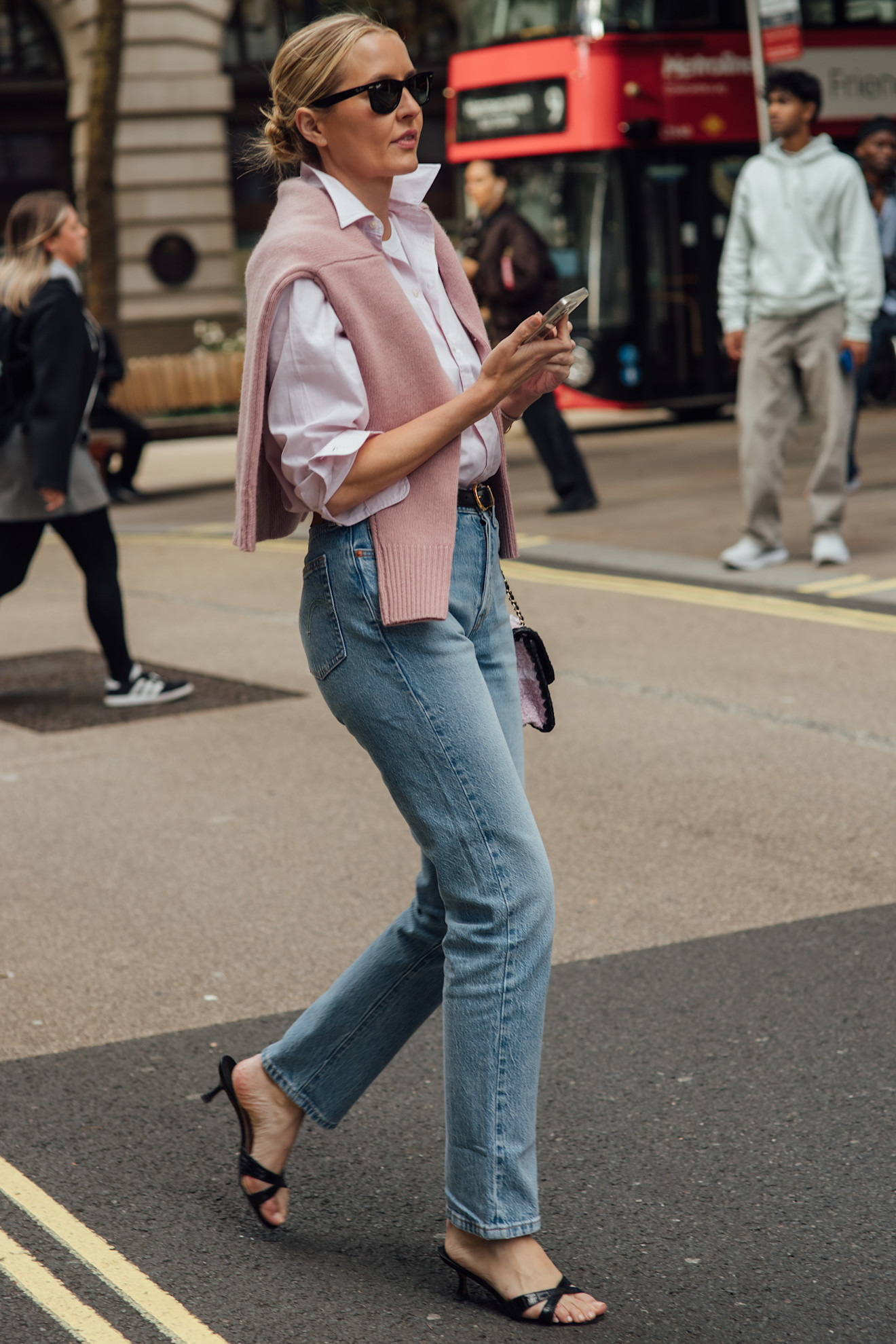 woman wearing white button-down and stovepipe jeans