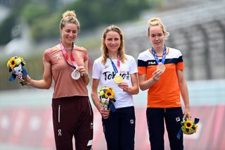 Annemiek van Vleuten wins the Tokyo 2020 Olympic time trial