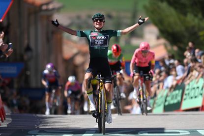 Marianne Vos wins stage 7 of La Vuelta Femenina