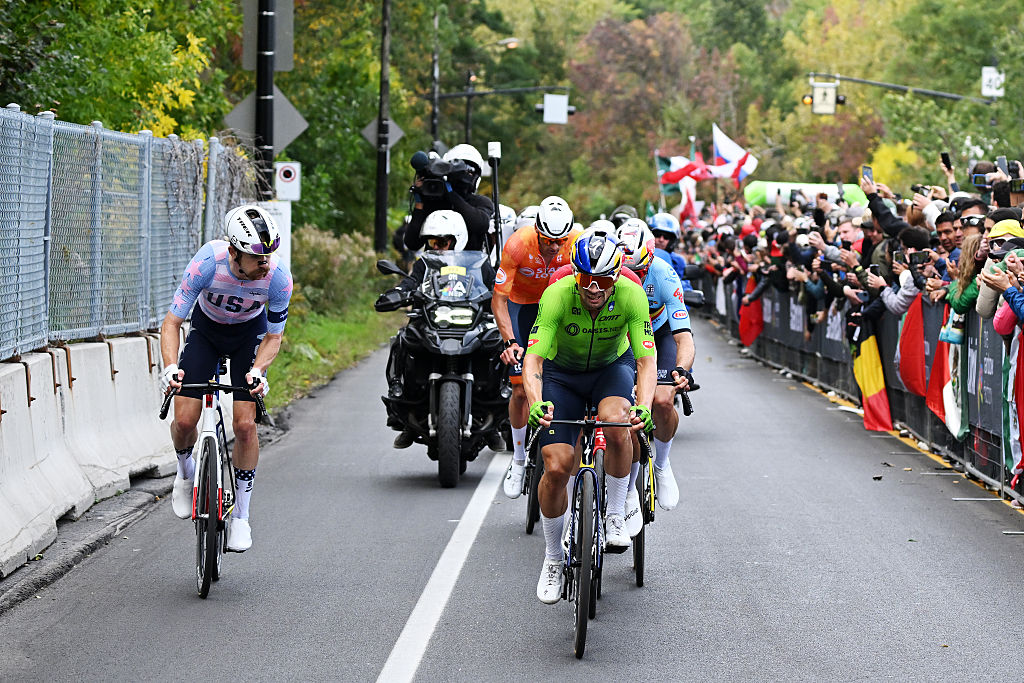 Primo&amp;#382; Rogli&amp;#269; leads an elite group of riders during the 2026 Road World Championships