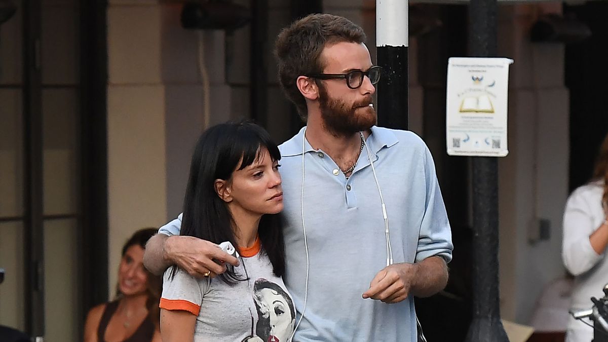 Simply Put, This T-Shirt Trend Makes Jeans and Sandals Look Cooler