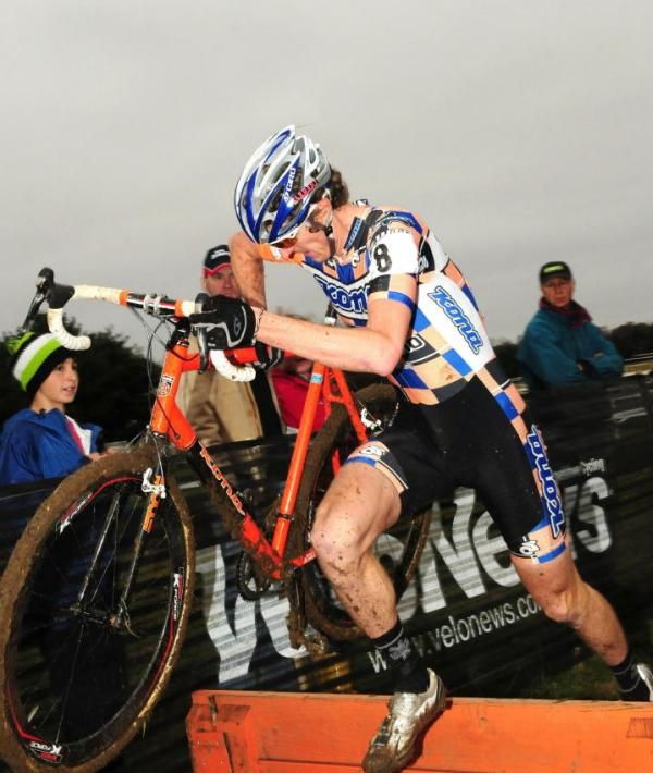 Barry Wicks (Kona) trying to keep pace with his team-mate Ryan Trebon.