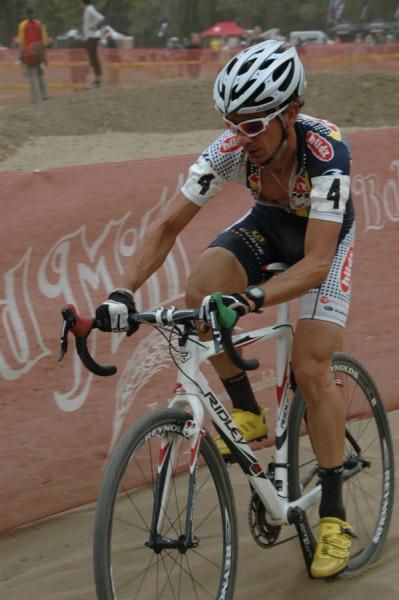 Davide Frattini (Hudz-Subaru) goes through the sand.