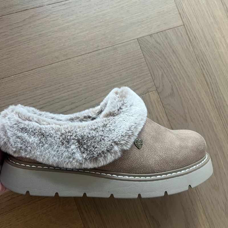 A side shot of Skechers slippers