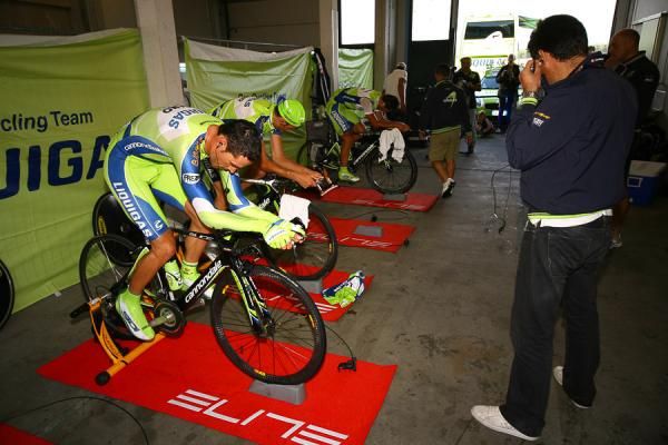 The Liquigas team warms up for the short, intense prologue.