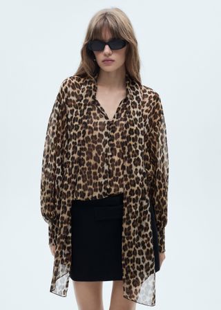 Leopard-Print Blouse With Collar and Bow