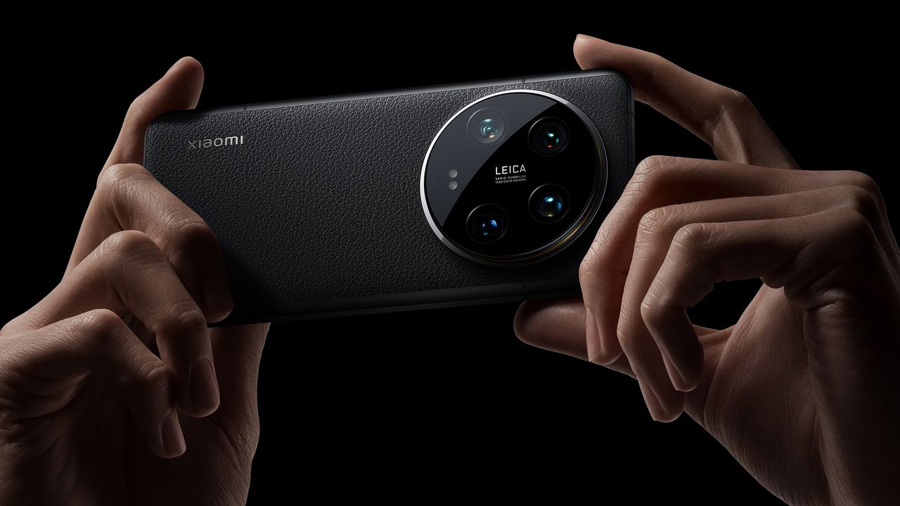 Xiaomi 14 Ultra black back handheld press image