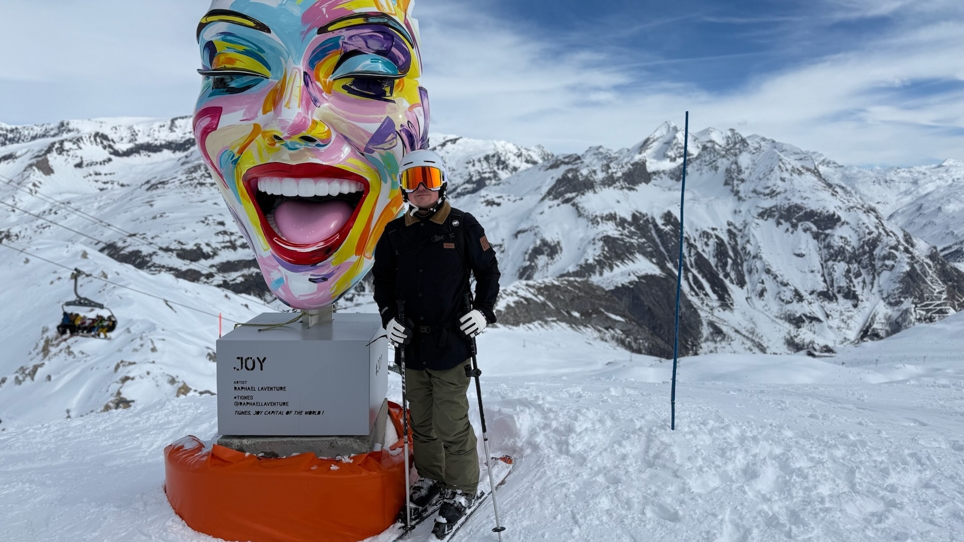 M&amp;eacute;ribel Apr&amp;egrave;s-Ski skiing - on a mountain with some art