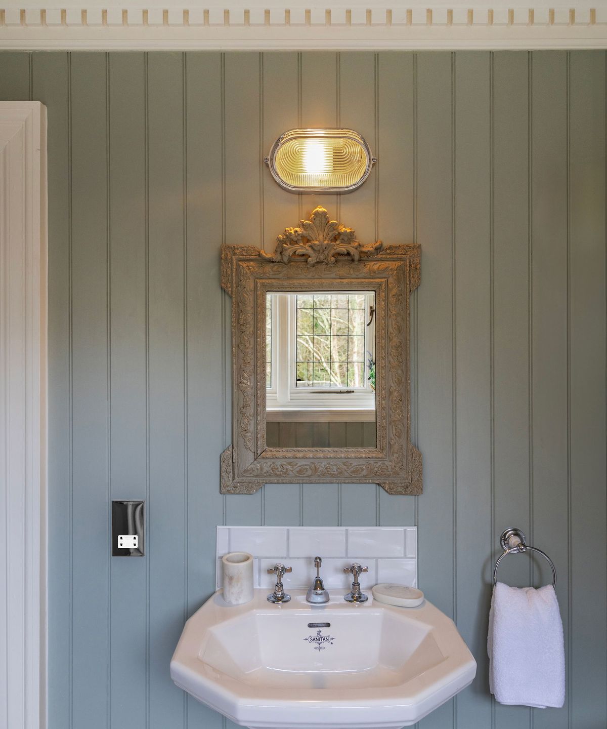 10 brilliant lighting ideas for small bathrooms | Homebuilding