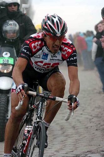 Fabian Cancellara (CSC) makes his solo move