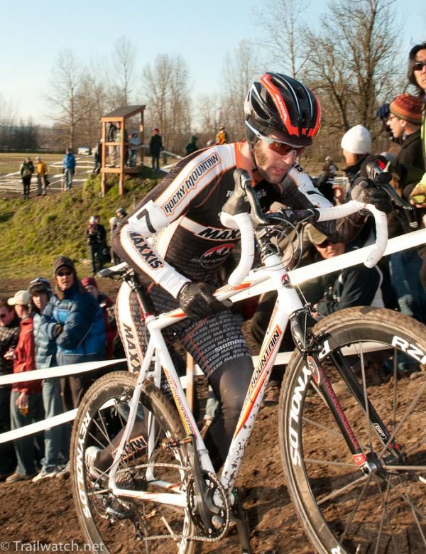 Geoff Kabush (Maxxis-Rocky Mountain) in fifth place.