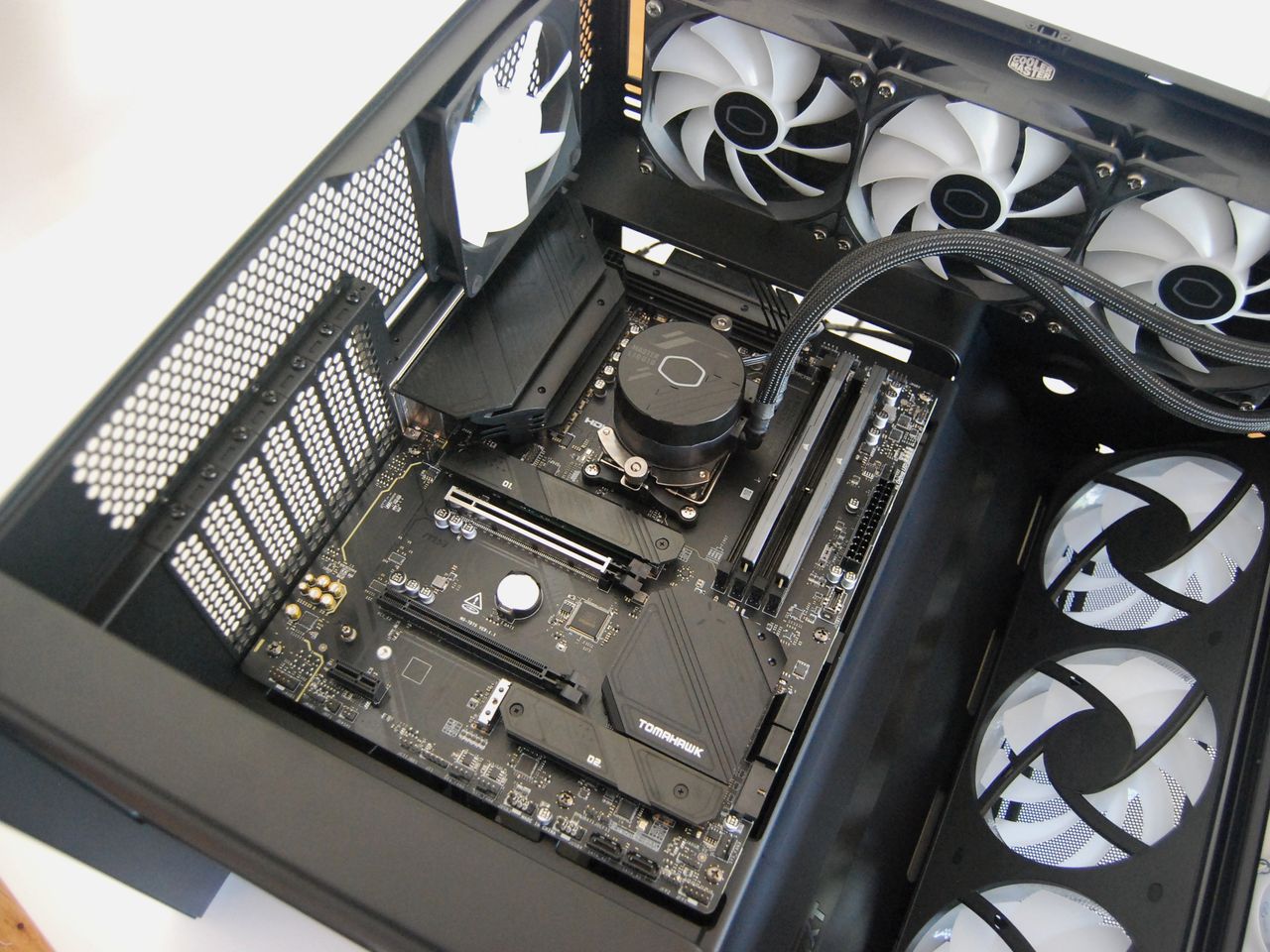 NZXT H9 Flow RGB+