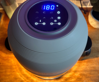 Fritaire Self-Cleaning Air Fryer light up feature