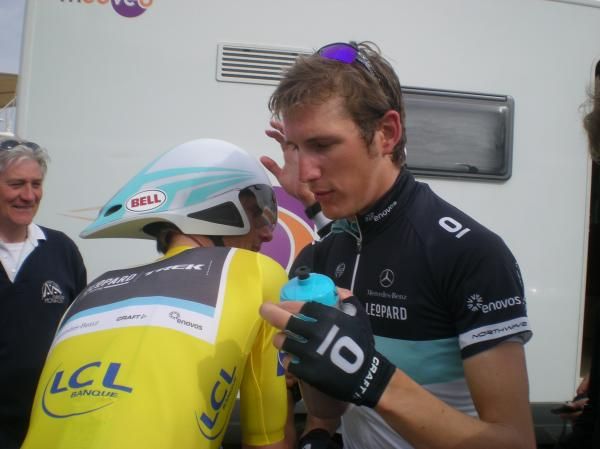 Fr&auml;nk and Andy Schleck celebrate overall victory