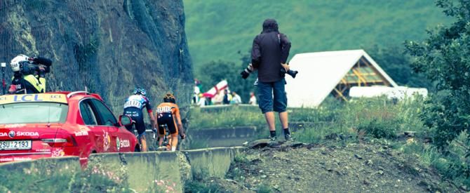 Jon Izaguirre Insausti rides ahead of Ryder Hesjedal in the first break over the Col du Glandon