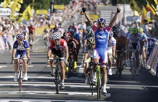 Alessandro Petacchi (Lampre-Farnese Vini) survived late-race carnage to win his first Tour stage in seven years.