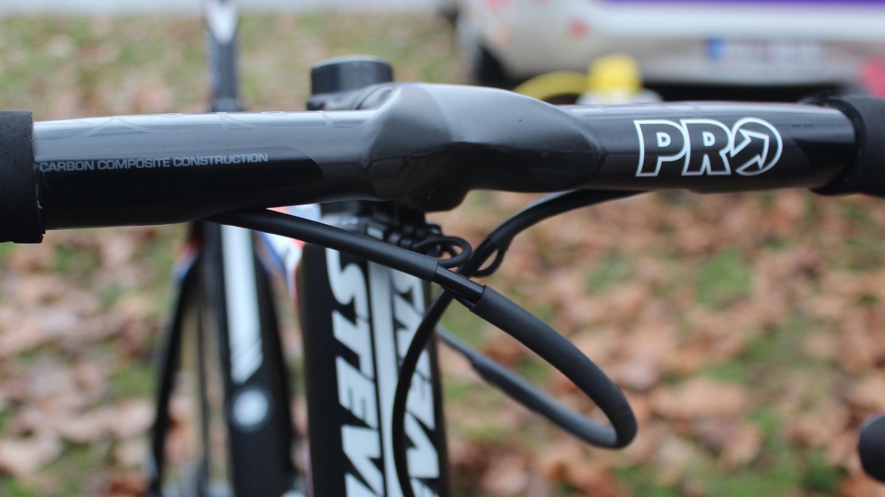 One-piece stem and handlebars creates a unmessy cockpit