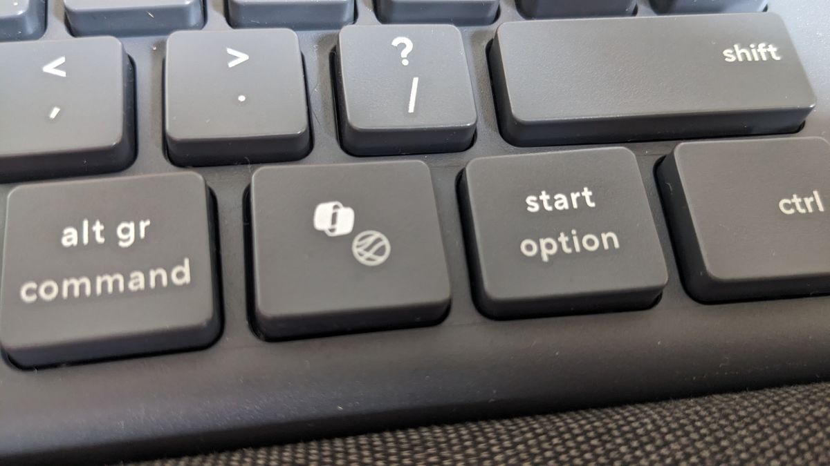 Trust Keyra ergonomic keyboard during our review